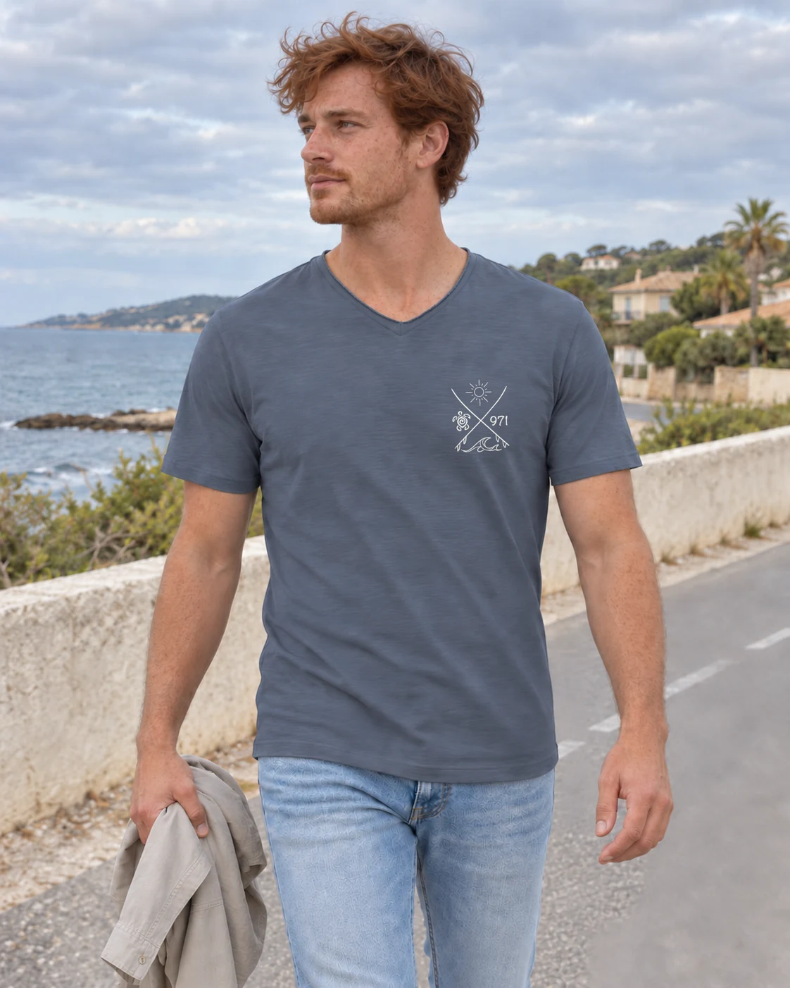 T-shirt col V homme porté : Mineral Grey · Surf tortue 971 · Blanc