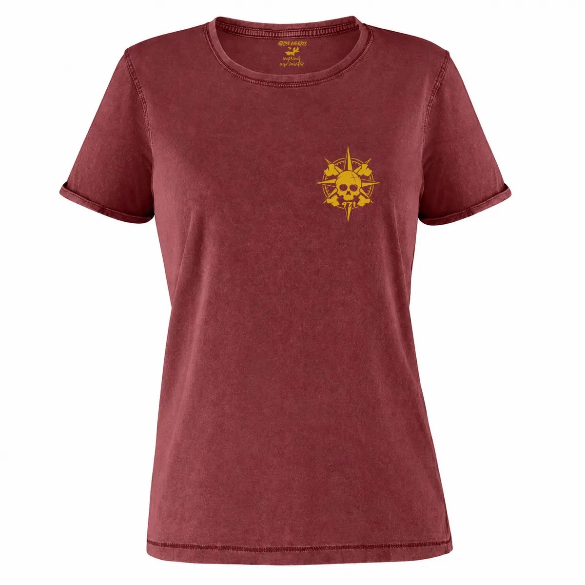 T-shirt vieilli femme rouge grenat délavé avec une boussole pirate 971 ornée d’un crâne imprimé en jaune moutarde côté cœur