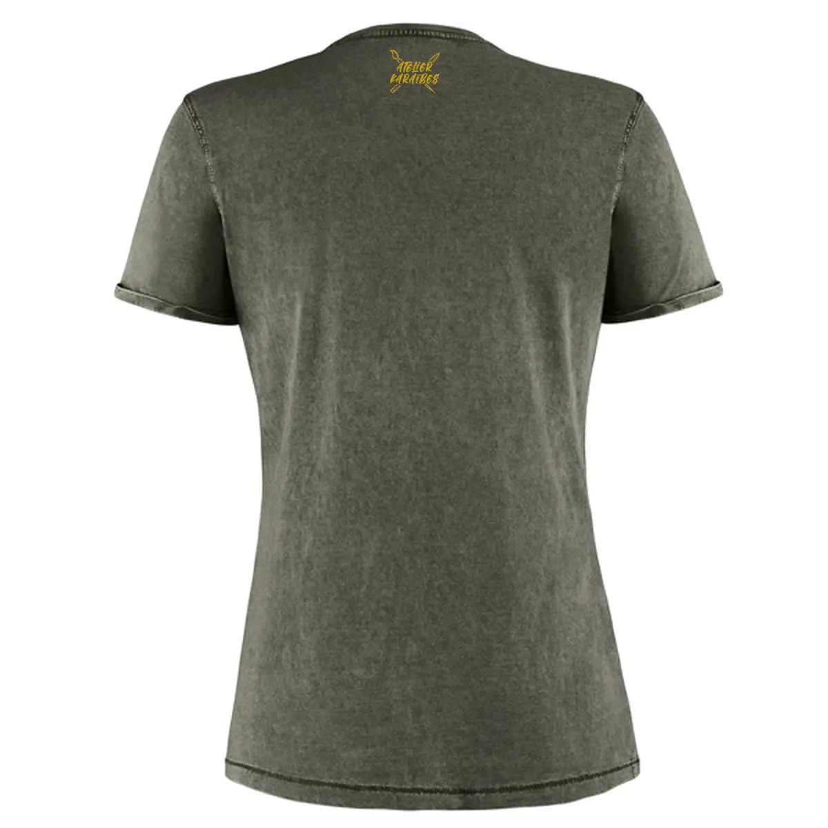 Dos du T-shirt vieilli femme vert militaire foncé délavé avec le logo Atelier Karaïbes en jaune moutarde sous le col