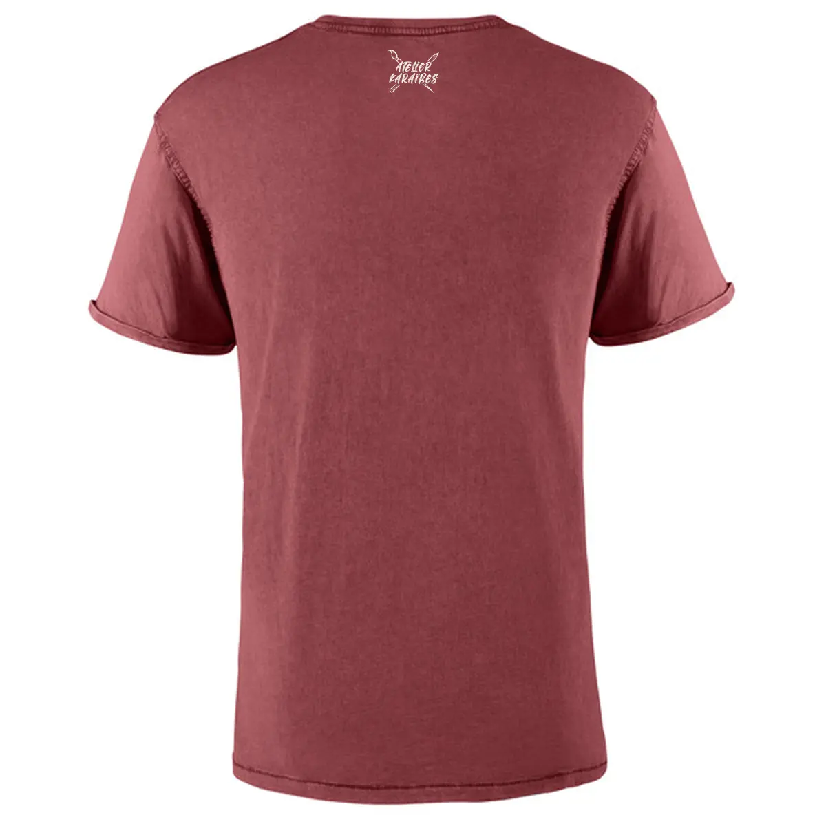 Dos du T-shirt vieilli homme rouge grenat délavé avec le logo Atelier Karaïbes en blanc sous le col